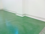 Detail provedení lité podlahy a vazby na PVC fabion